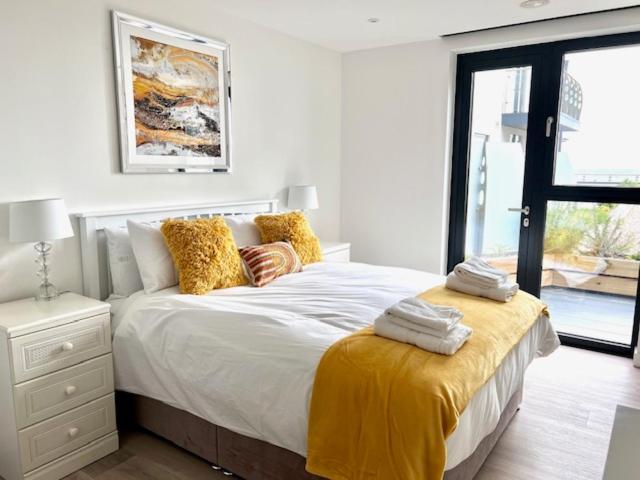 SoHot Stays Sail Apt Sea Views Ground Floor Free Parking view 3