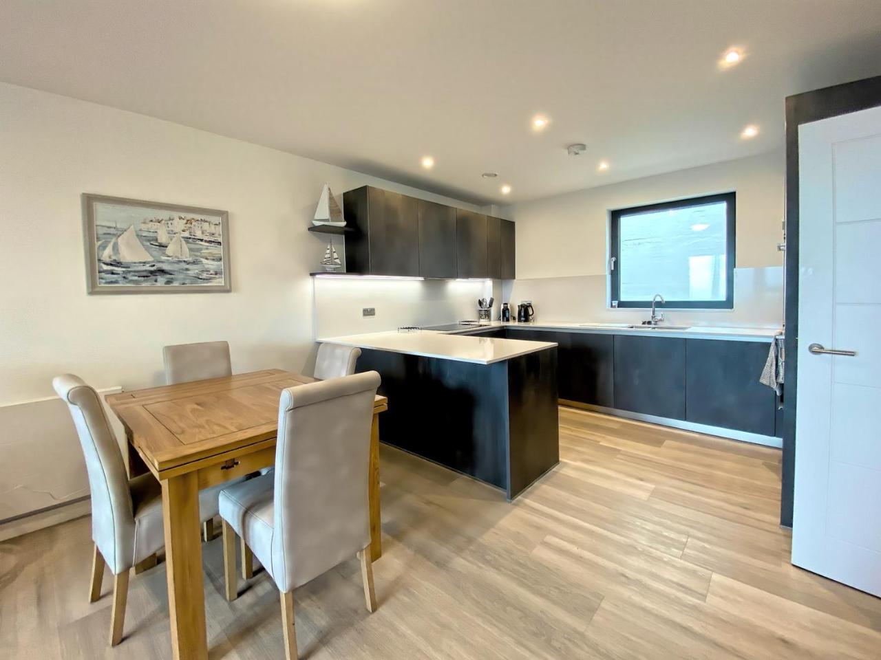 SoHot Stays Sail Apt Sea Views Ground Floor Free Parking view 5