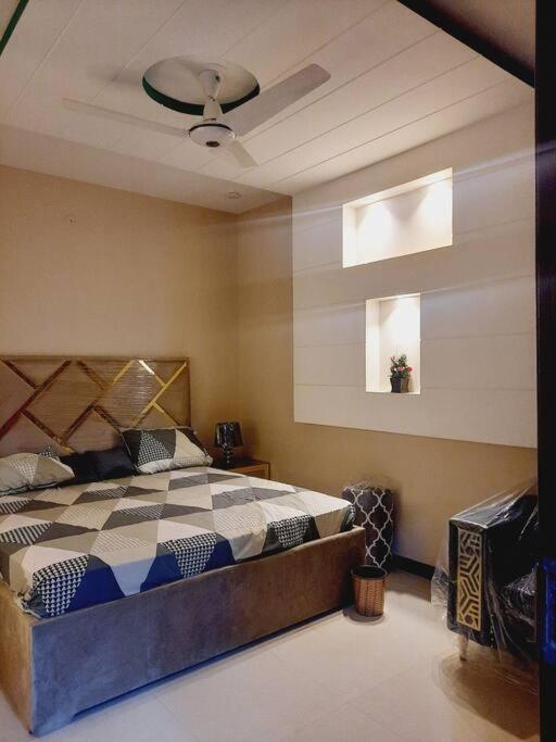 Exclusive Homes 2 Bed in DHA, Karachi view 4