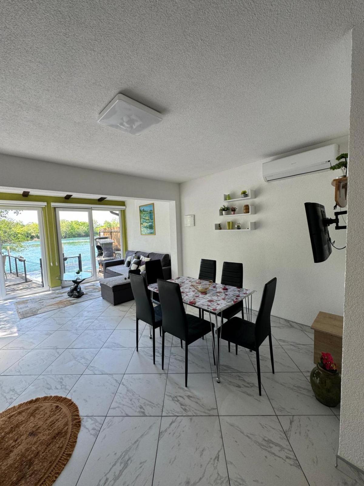 Apartman Dzenis