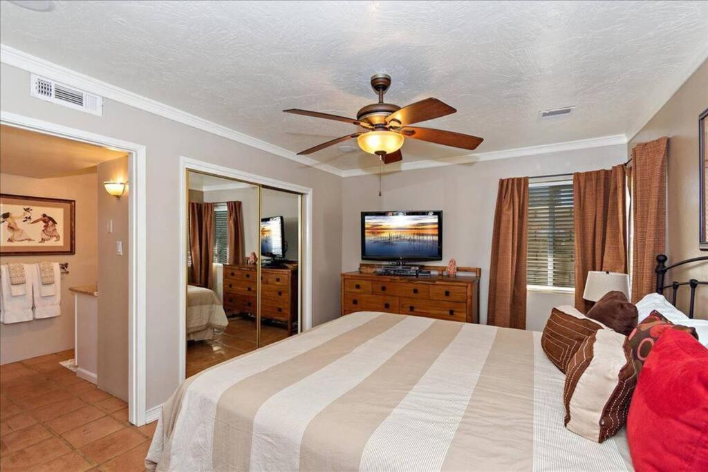 The Ponderosa 4 Bedroom escape view 4
