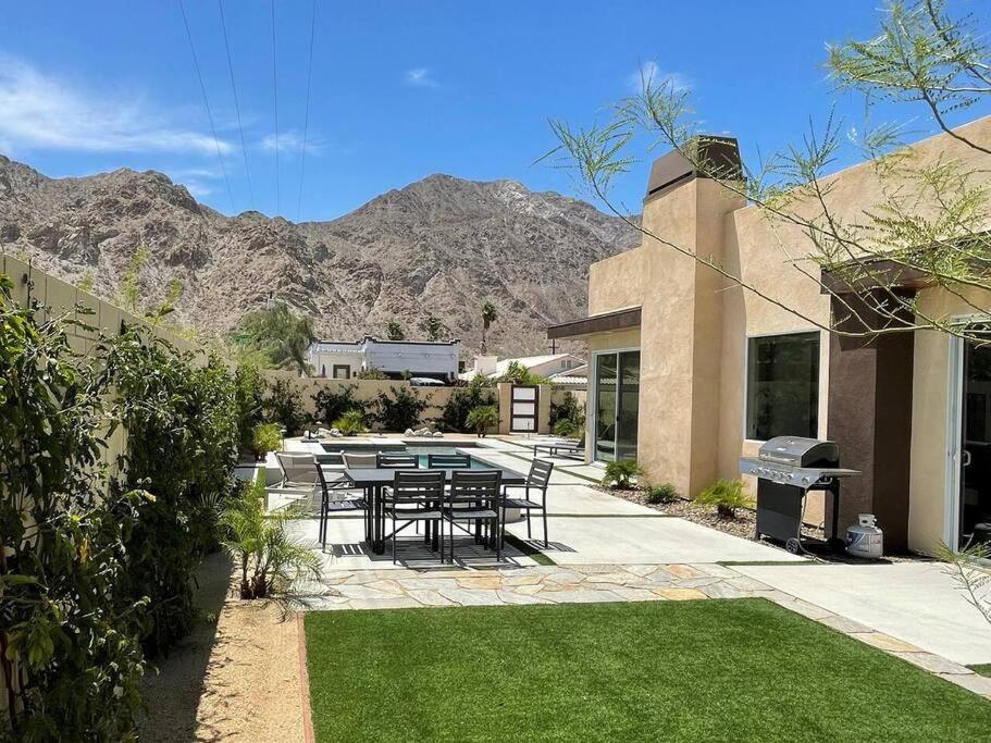 Modern 3 bdrm 3 Bth stunner! view 5