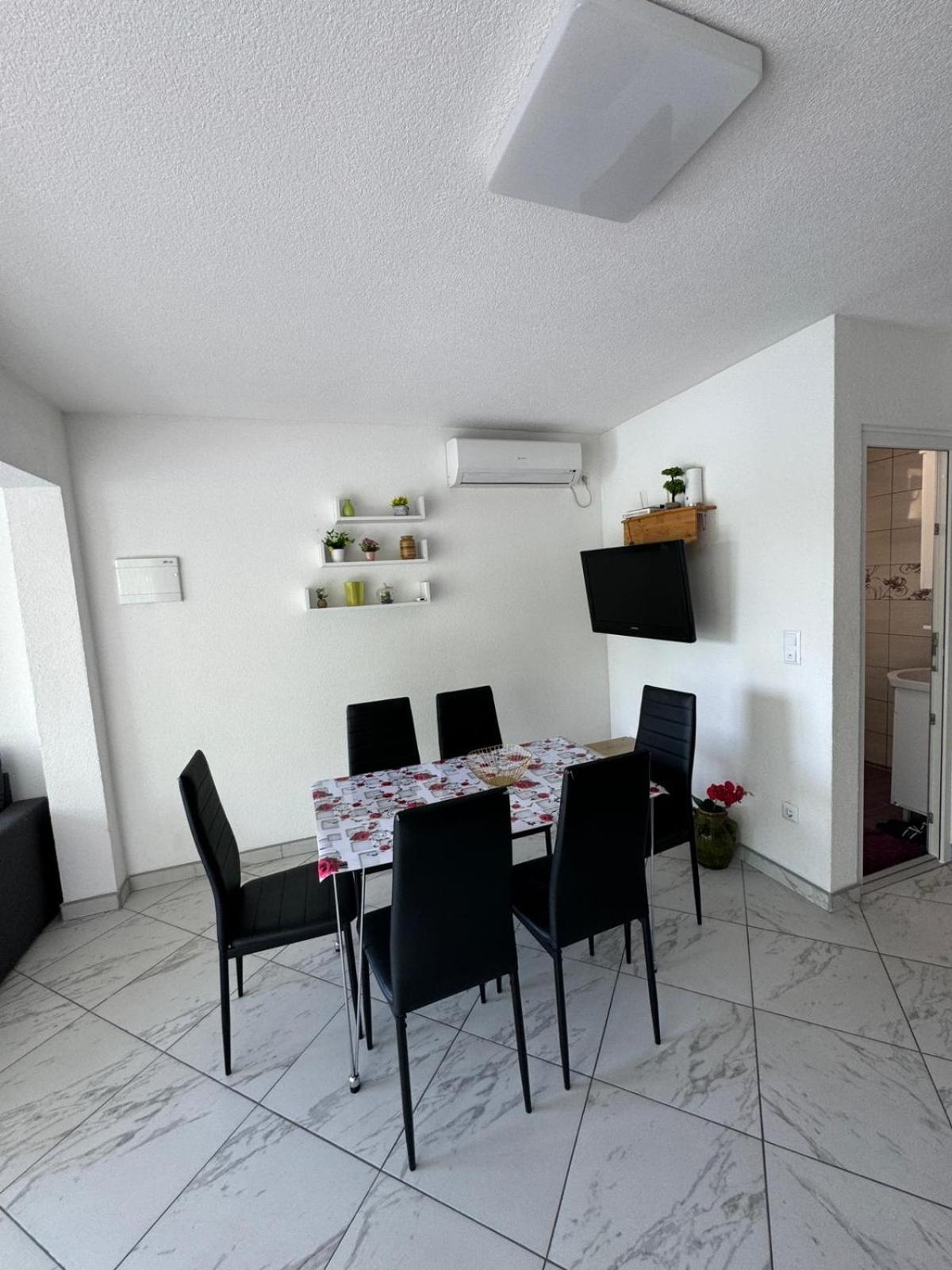Apartman Dzenis