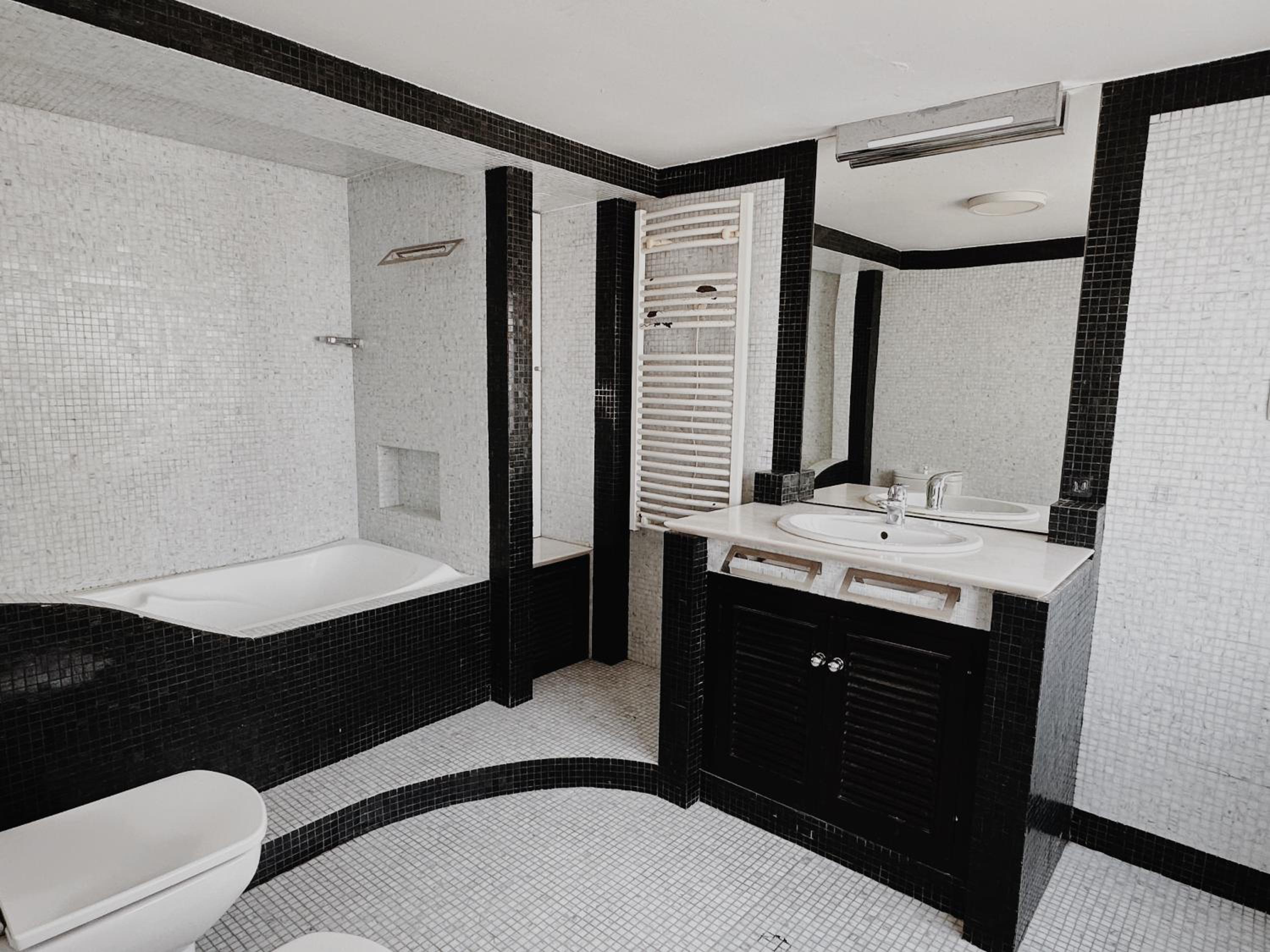 SALDANHA l Iconic Stay Climate Comfort 1 min to Metro, Near Coworks and Eduardo VII Park photo 2