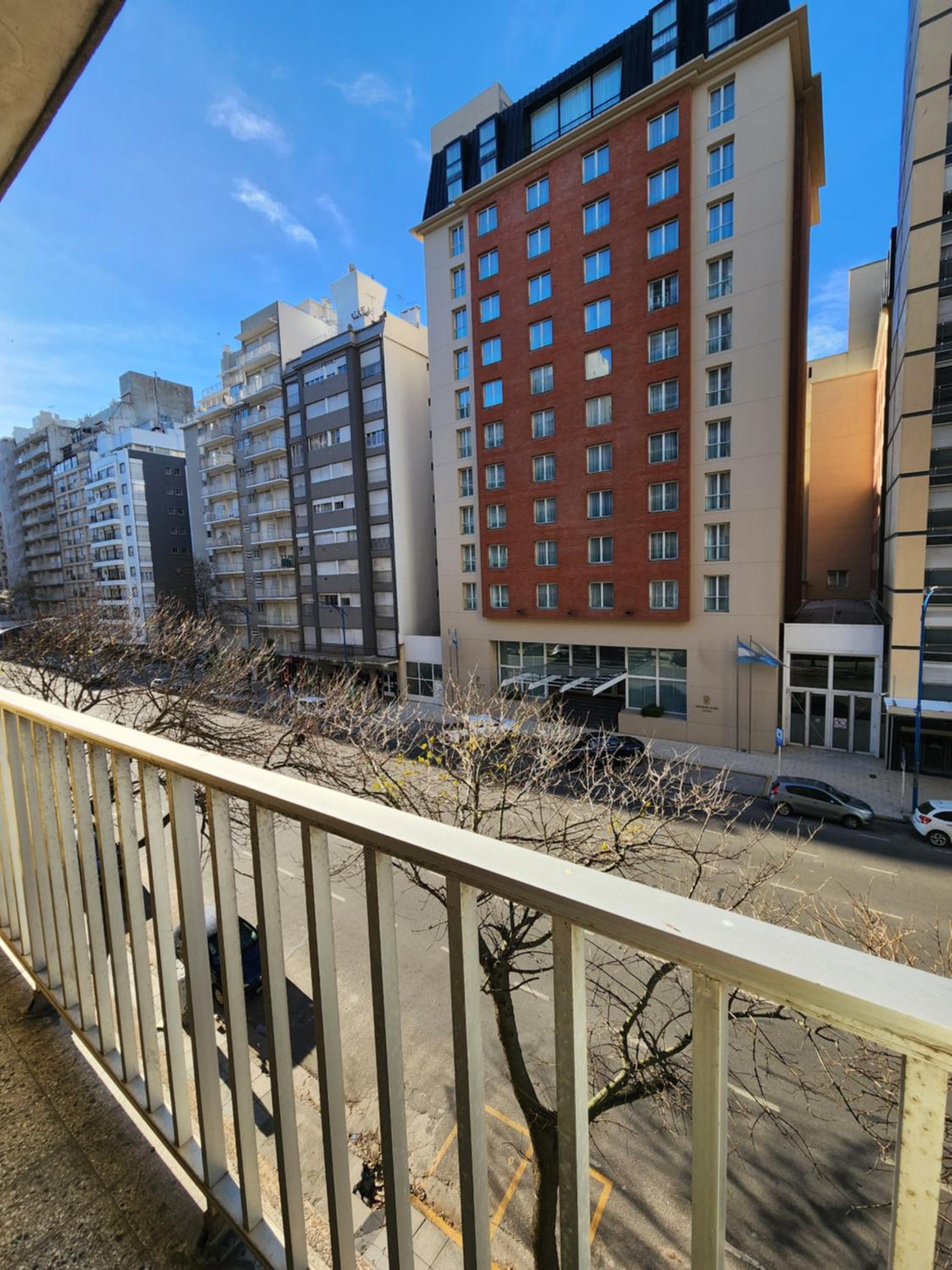 Depto en Edificio Maral 14 soleado céntrico funcional Zona Guemes