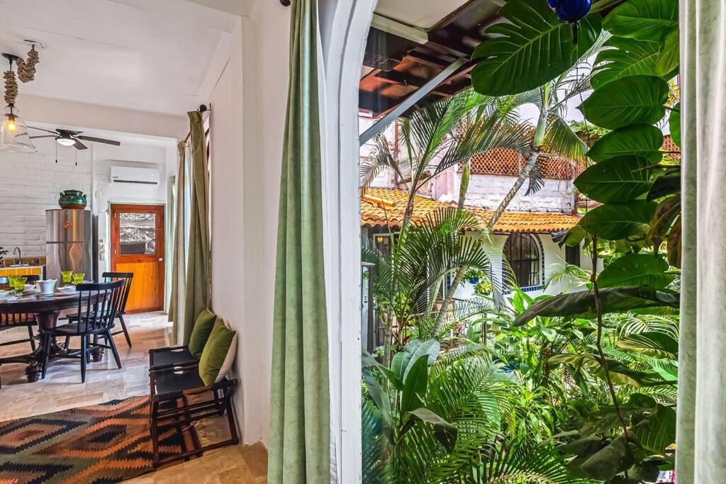 Studio Romantique - Tropical Garden view 5