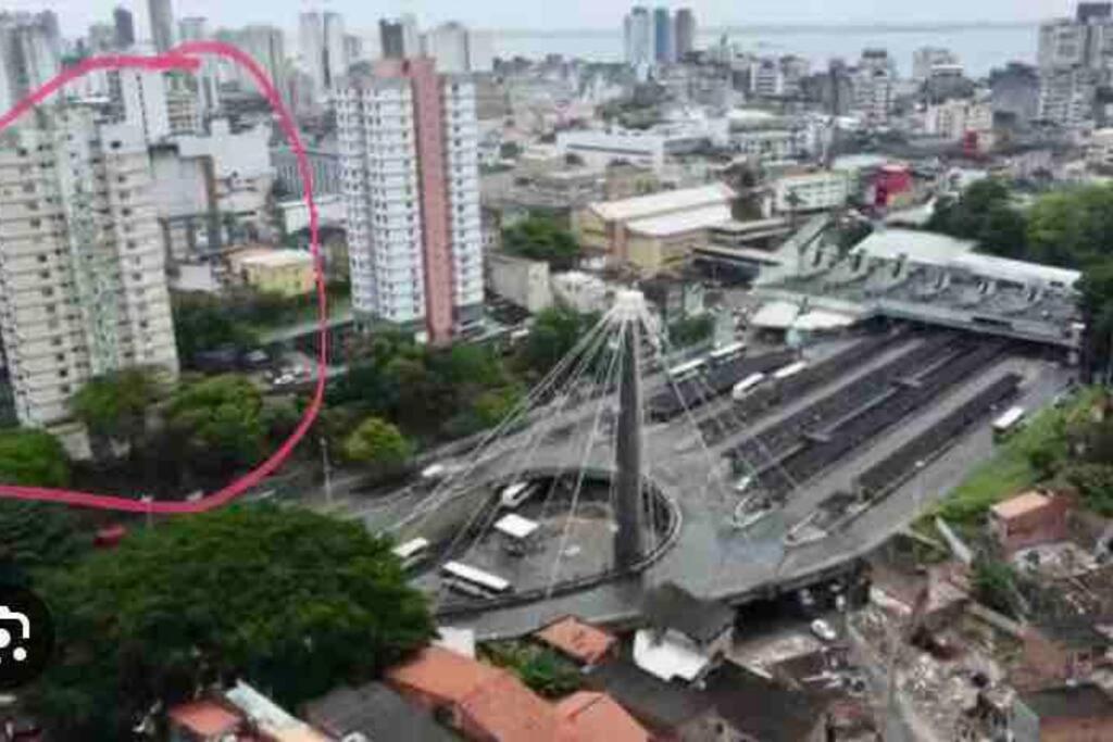 Apartamento perto de tudo em condomínio fechado.
