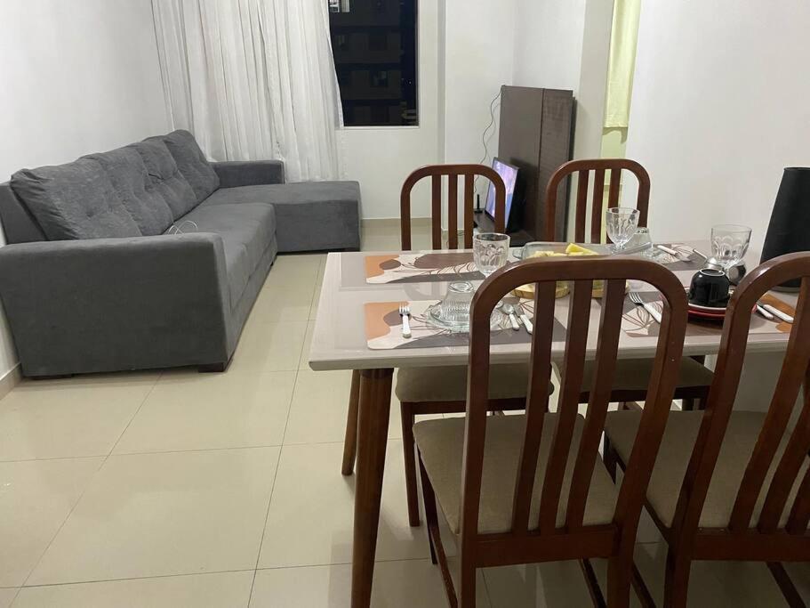 Apartamento perto de tudo em condomínio fechado.