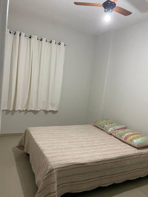 Apartamento perto de tudo em condomínio fechado.