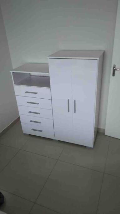 Apartamento perto de tudo em condomínio fechado.