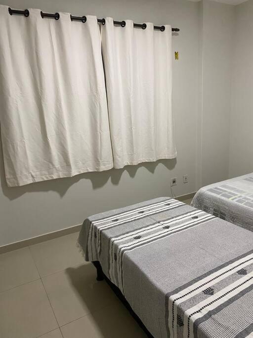 Apartamento perto de tudo em condomínio fechado.