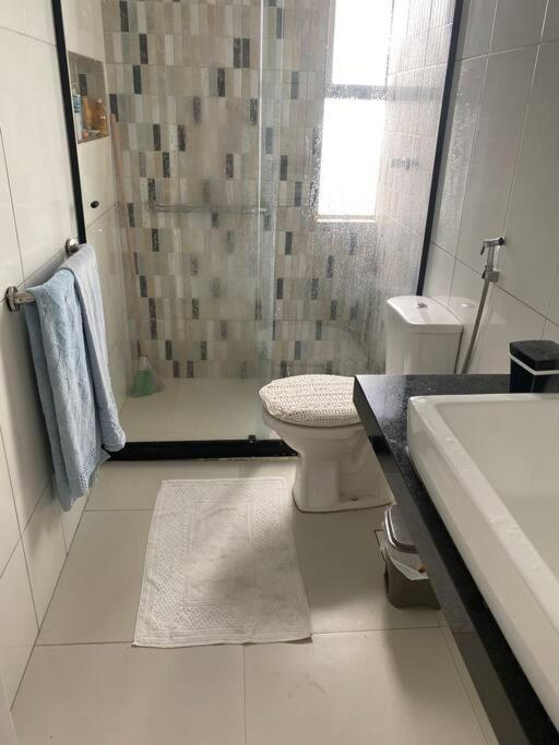 Apartamento perto de tudo em condomínio fechado.