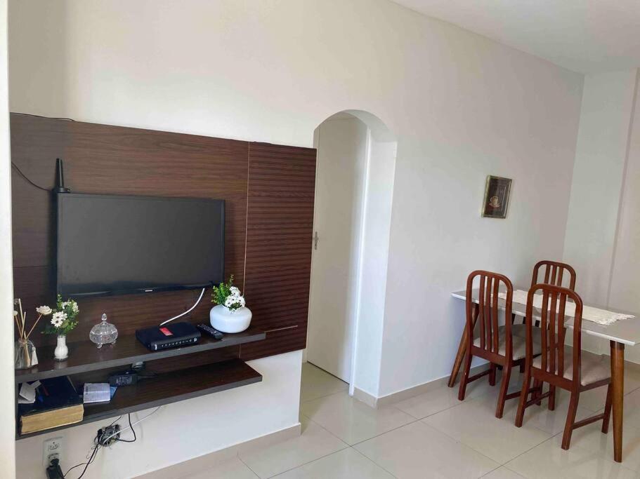 Apartamento perto de tudo em condomínio fechado.