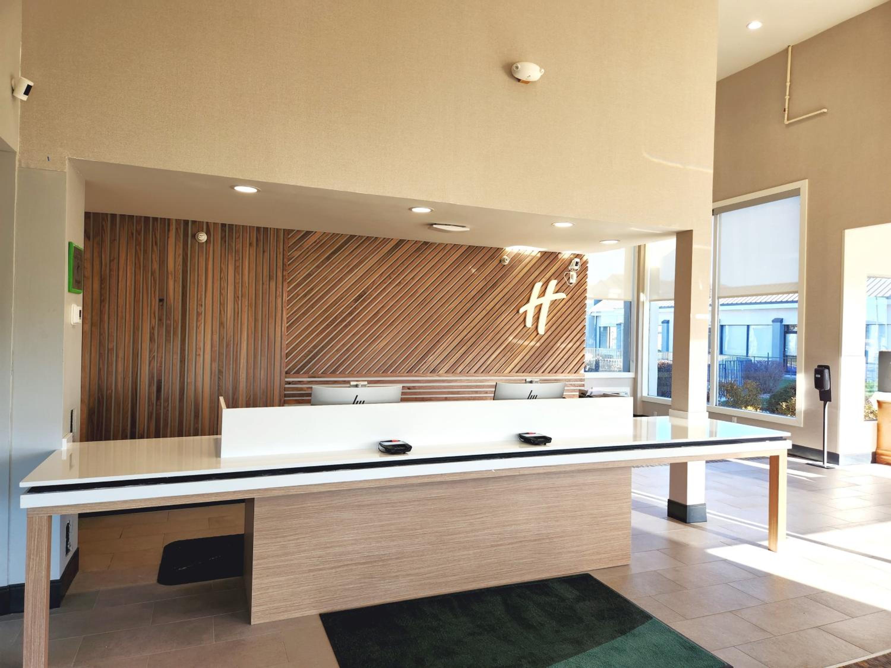 Ontario Vacations - Holiday Inn Ontario, an IHG Hotel - Property Image 5