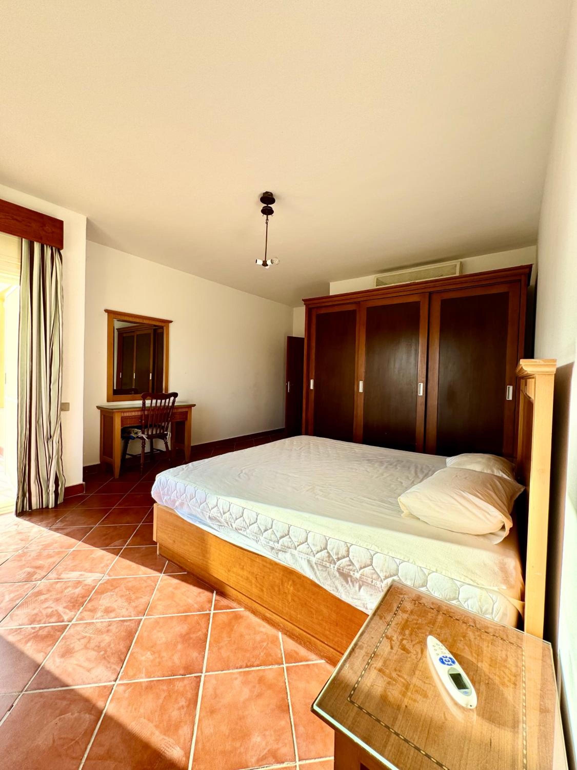 Luxury 5BR Villa with Sea View & Garden in Einbay view 4