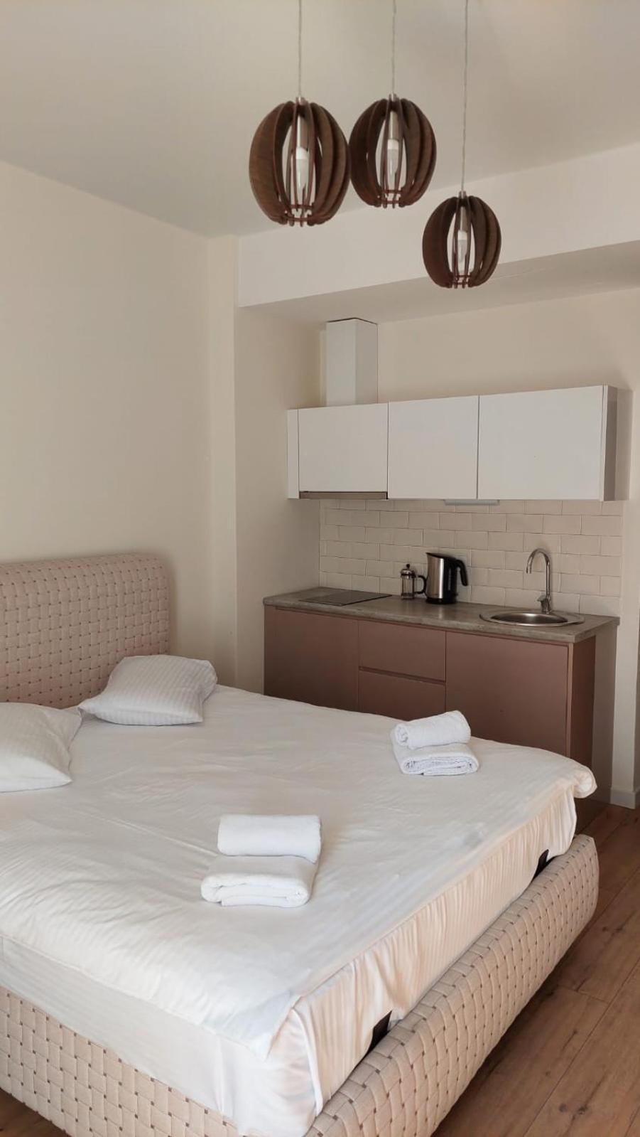 White Sales AmiranApartment (AA)