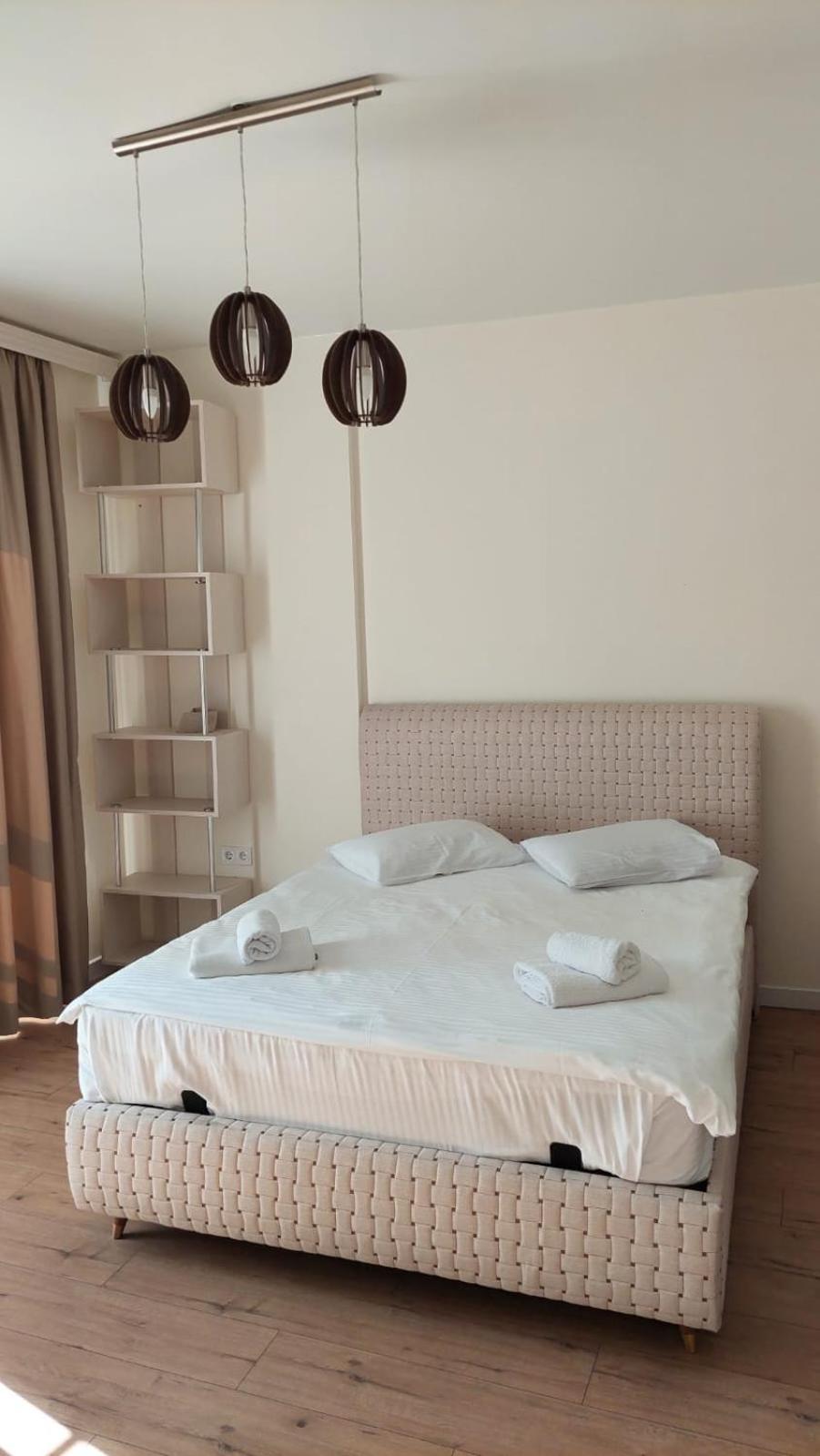 White Sales AmiranApartment (AA)