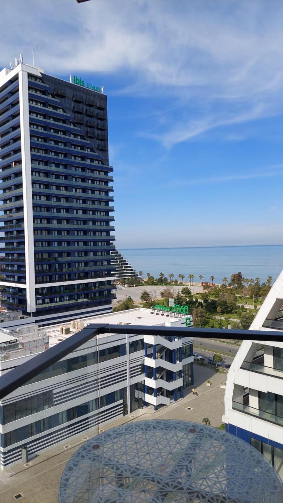White Sales AmiranApartment (AA)
