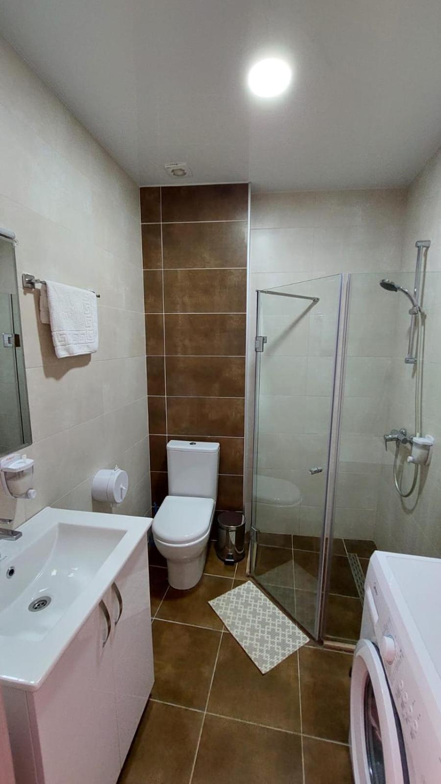 White Sales AmiranApartment (AA)
