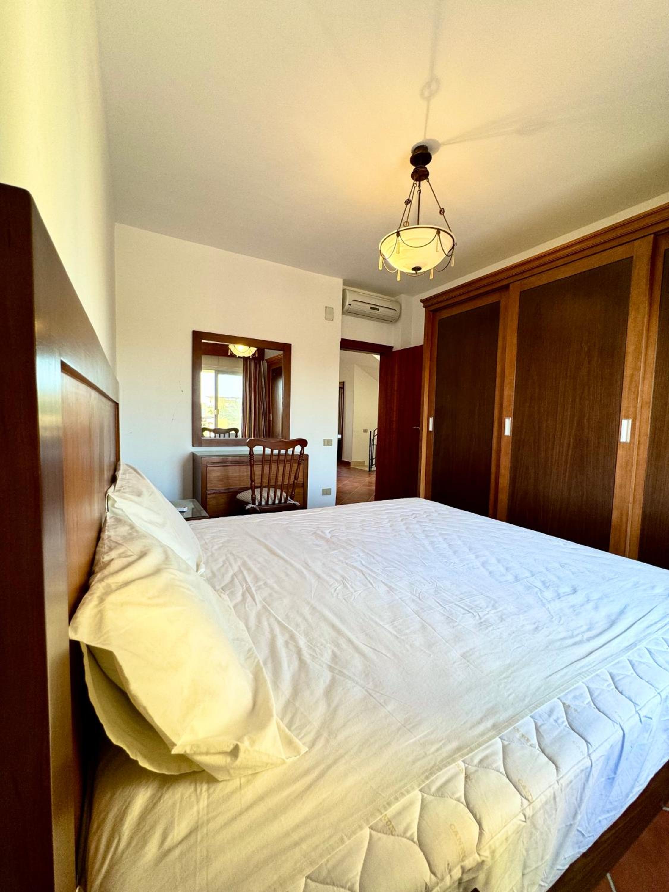 Luxury 5BR Villa with Sea View & Garden in Einbay view 2