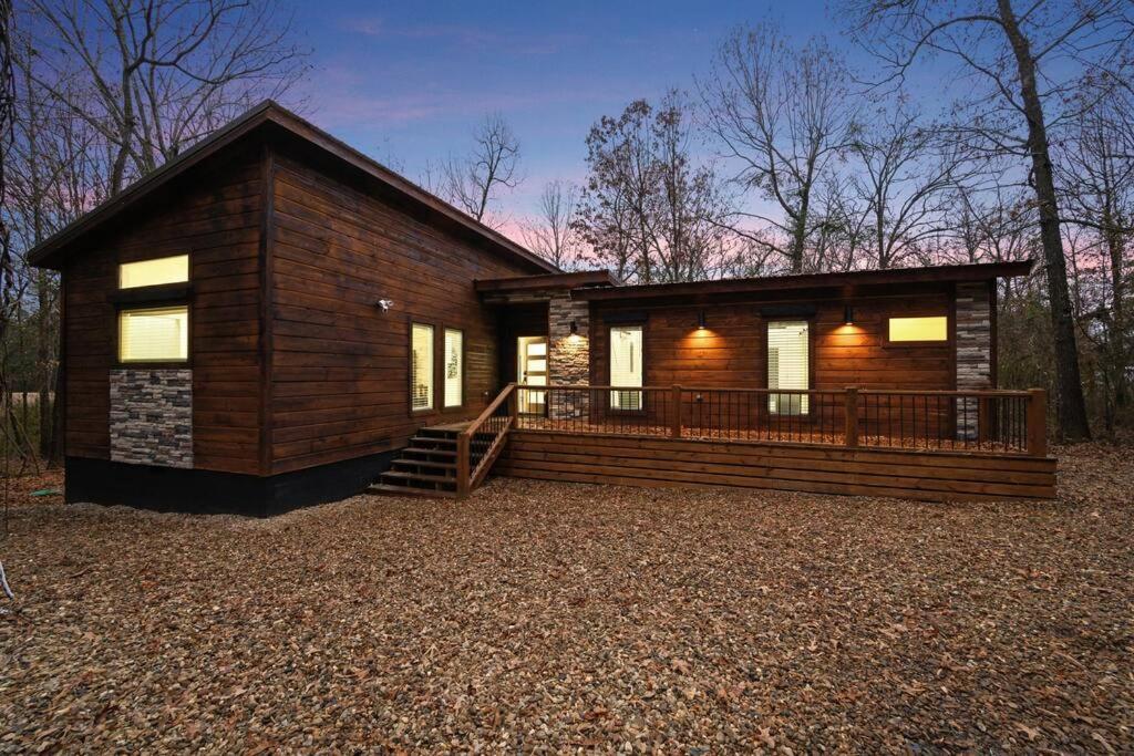 Romantic Diamond Cabin w jet shower & secluded back deck view 5