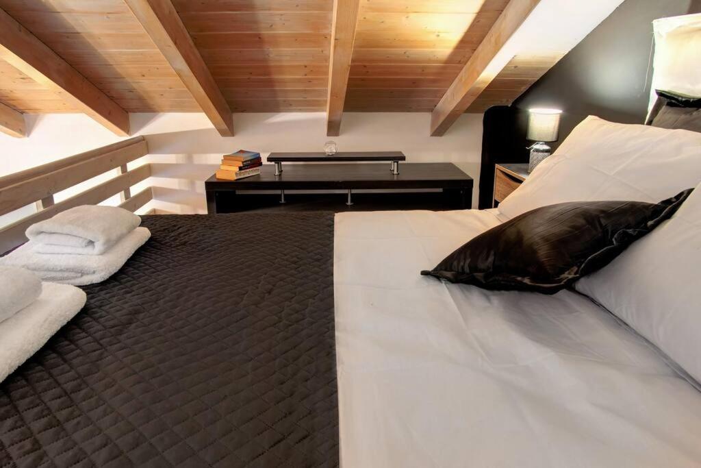 Ella's stunning pad