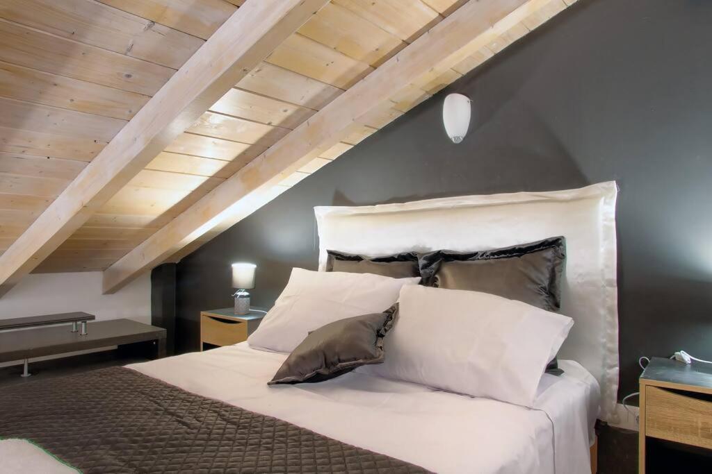 Ella's stunning pad
