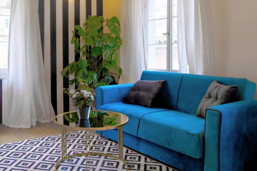 Ella's stunning pad