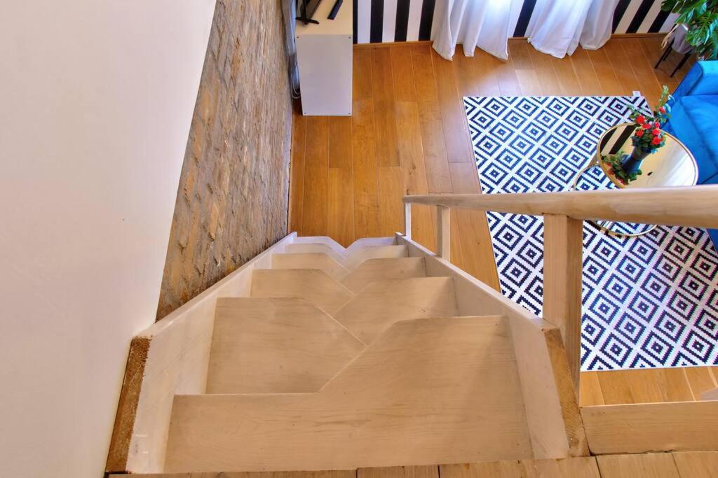 Ella's stunning pad