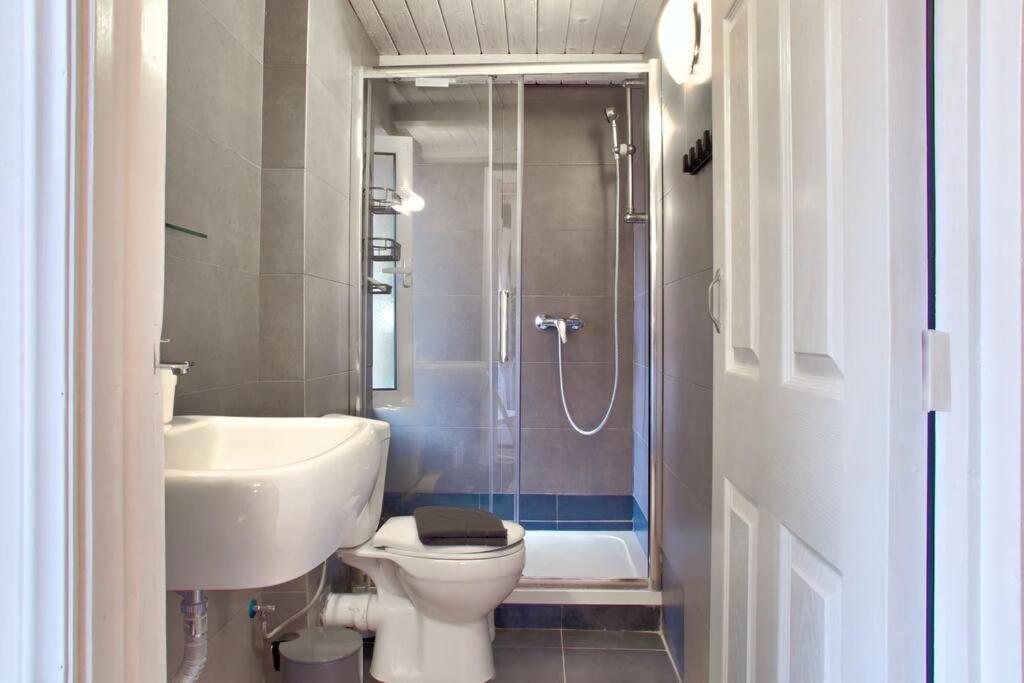 Ella's stunning pad