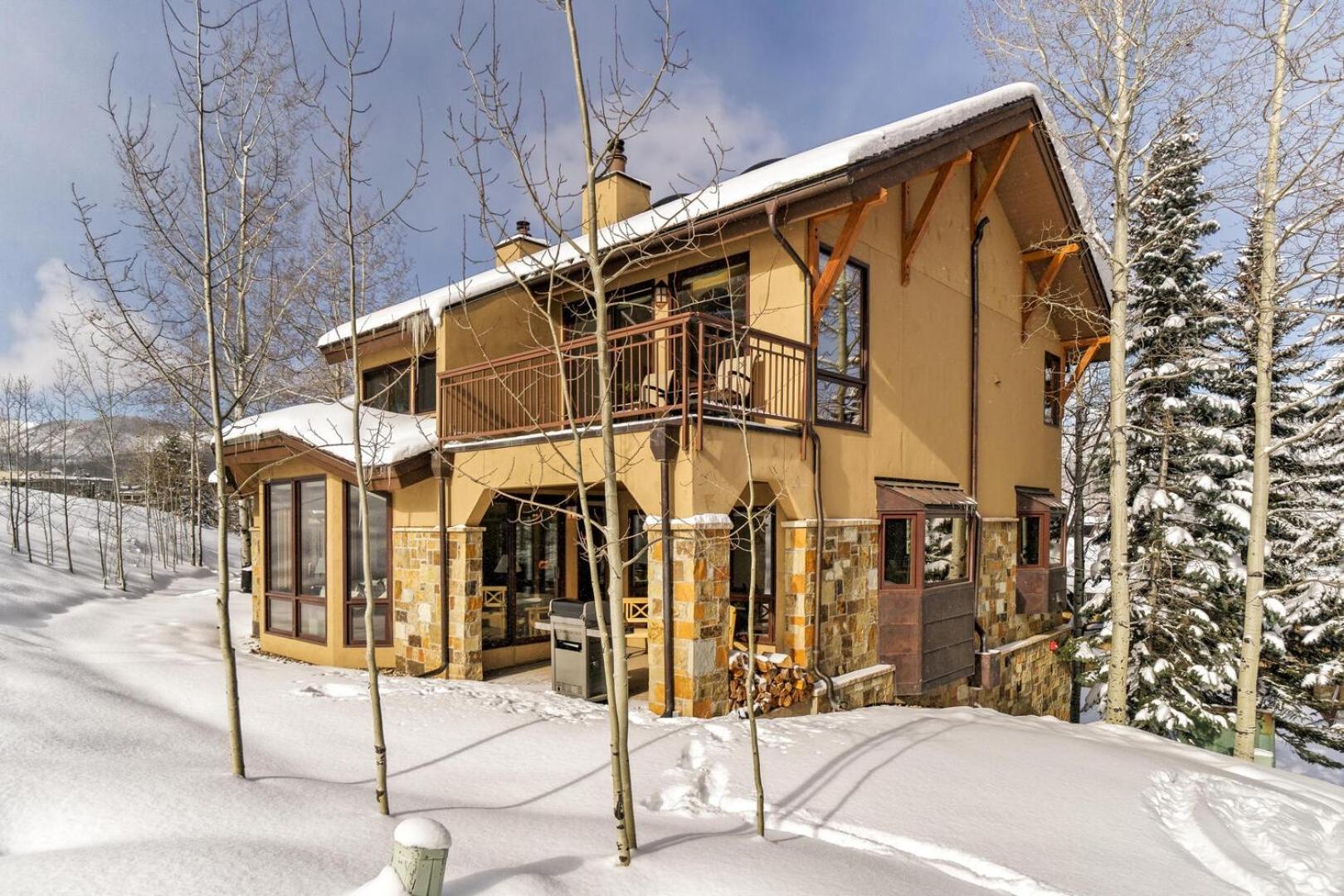 Ski-In Ski-Out Luxury Townhome with Stunning Views by The Woodrun V Townhouses view 4