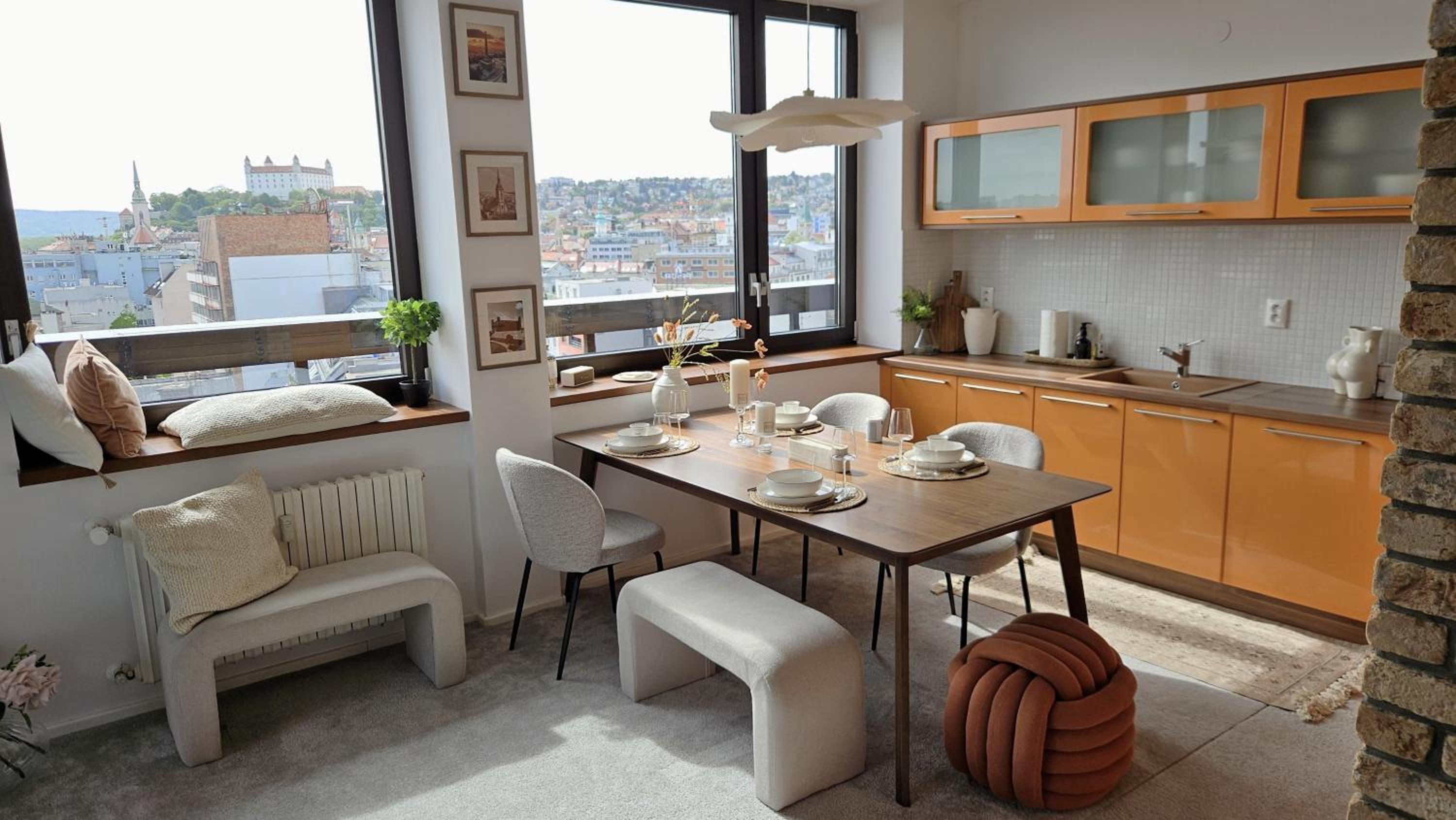 Panorama View Design Apts in Old Town - Free Parking