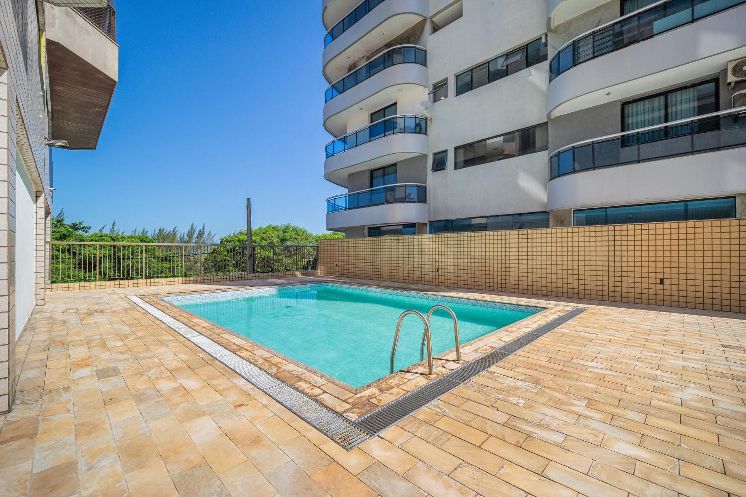 Cf05 Beachfront building, Complete 3 apartment!