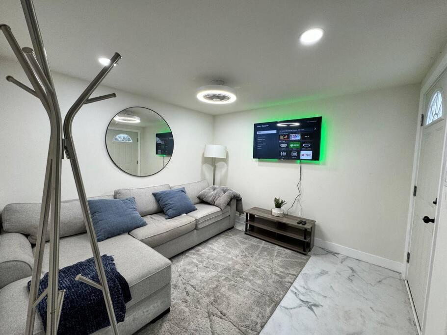 Newark Vacations - Modern Minimalist Home - Property Image 1