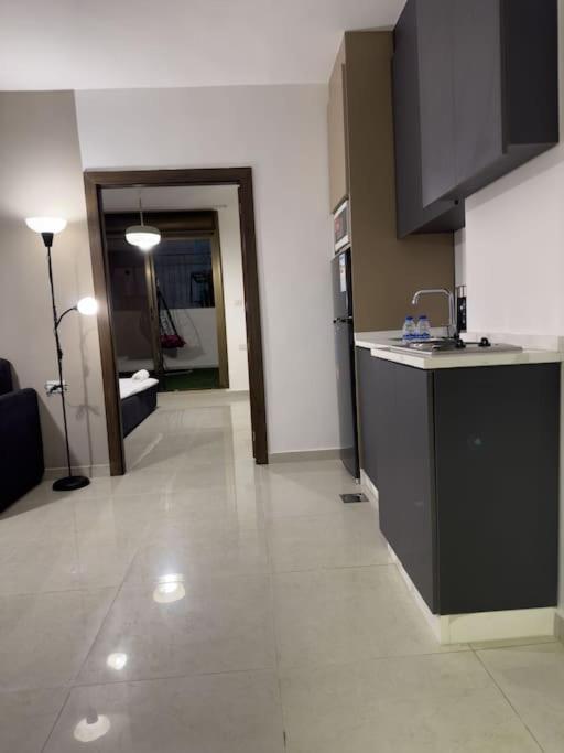 Stylish Luxe Apartment F/R 0001 view 4