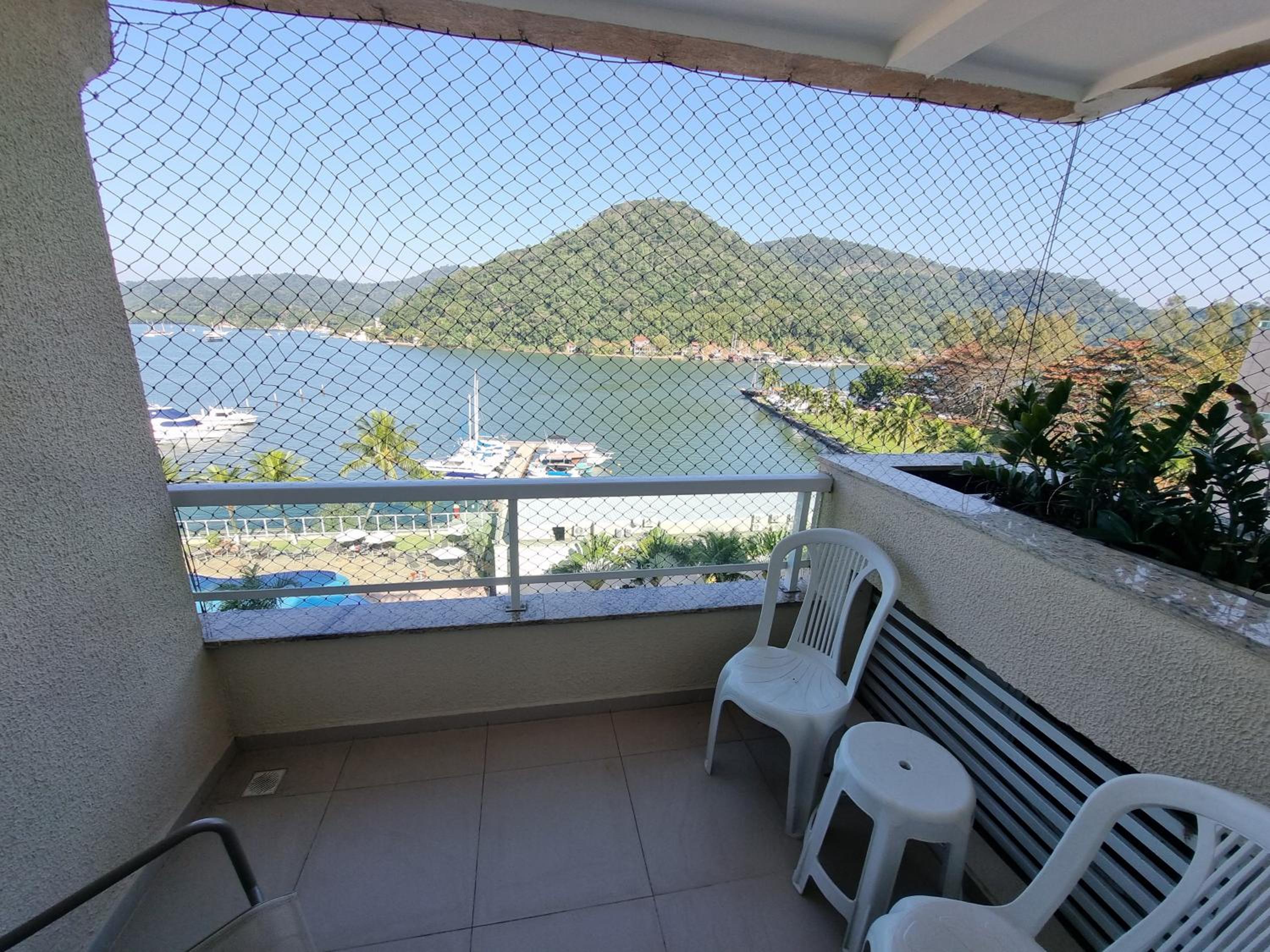 Flat condomínio Porto Marina