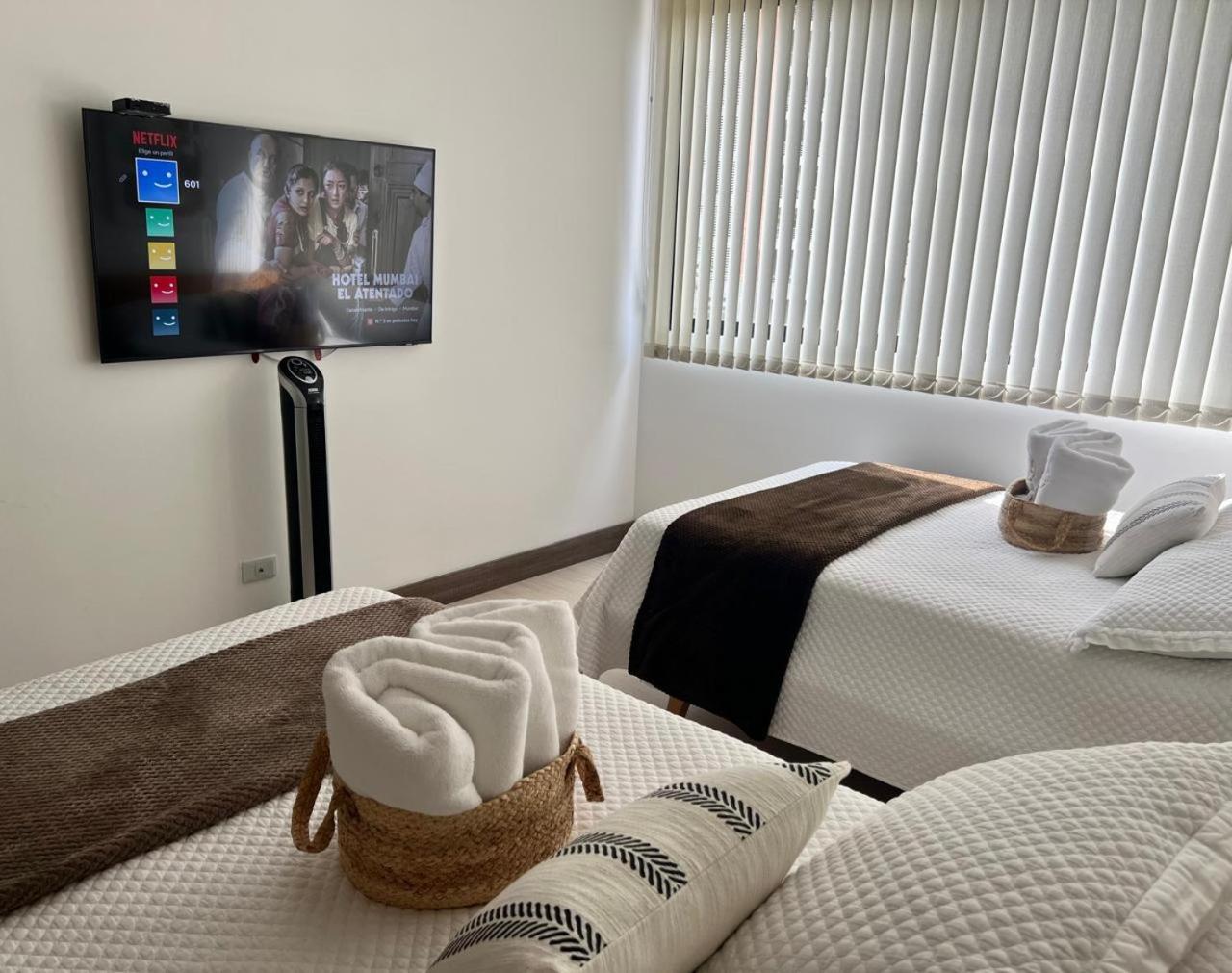New Luxury 3 Bedroom Apartment in Great Area.