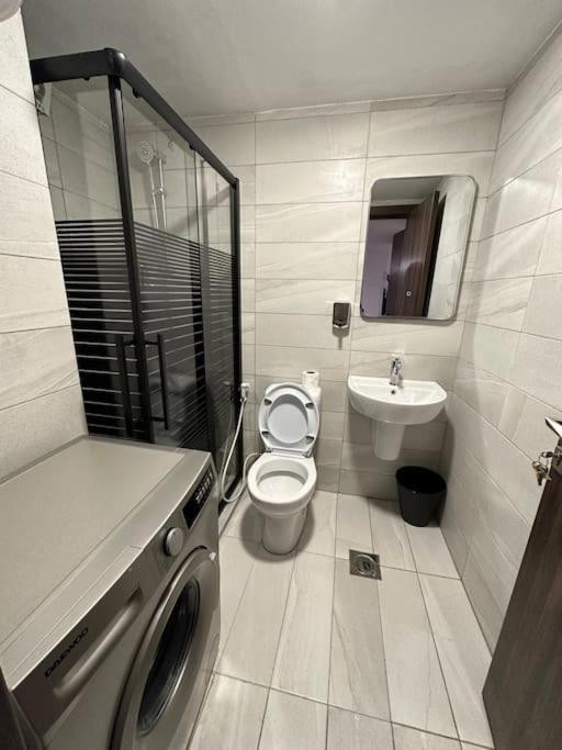 Stylish Luxe Apartment F/R 0004 view 4