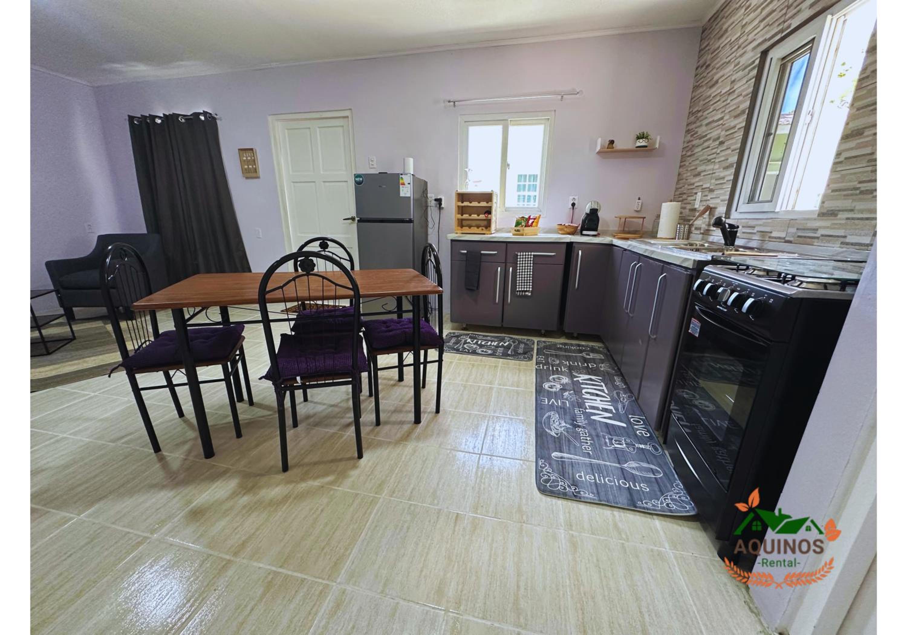 5 Min to Beaches House with Outdoor Patios & BBQ