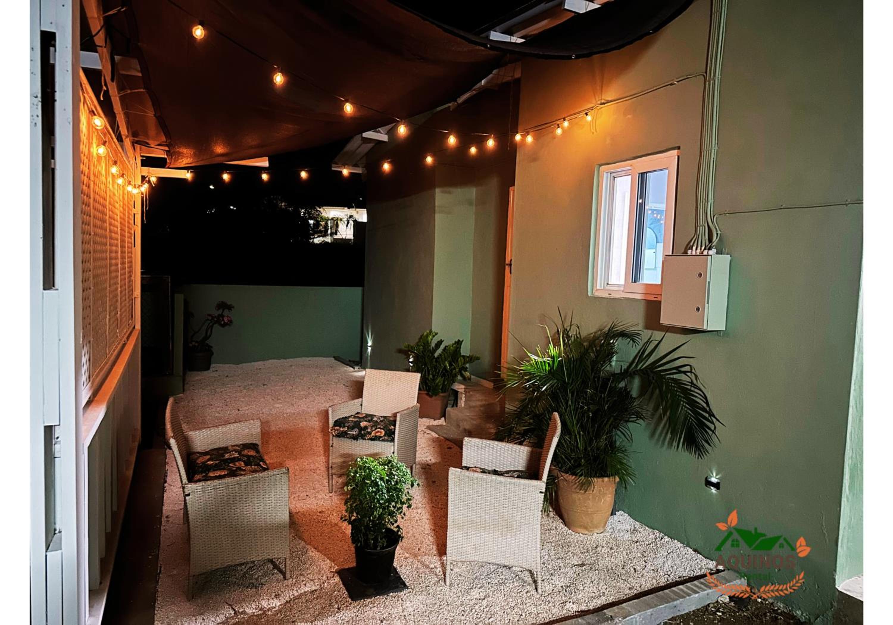 5 Min to Beaches House with Outdoor Patios & BBQ