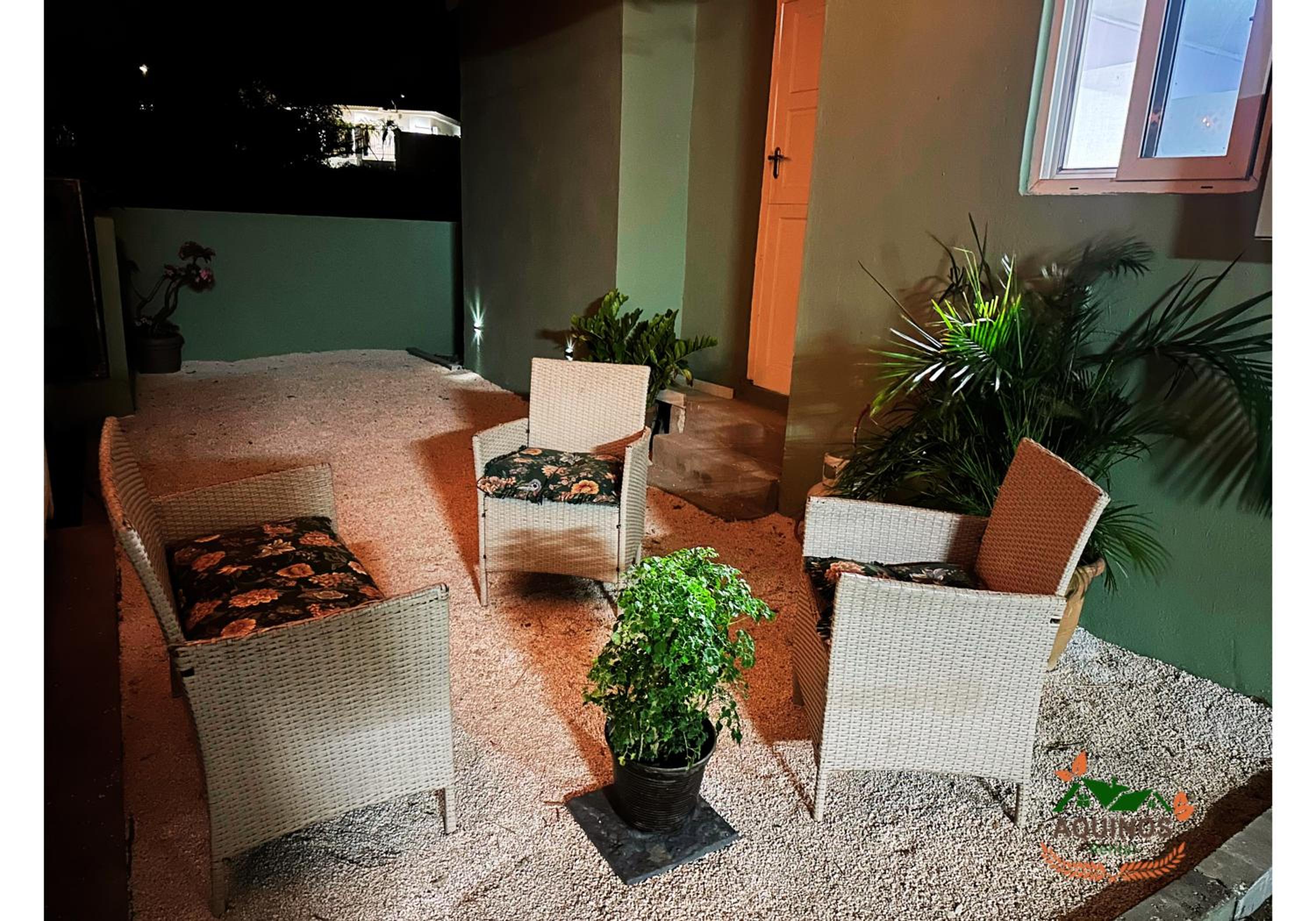 5 Min to Beaches House with Outdoor Patios & BBQ