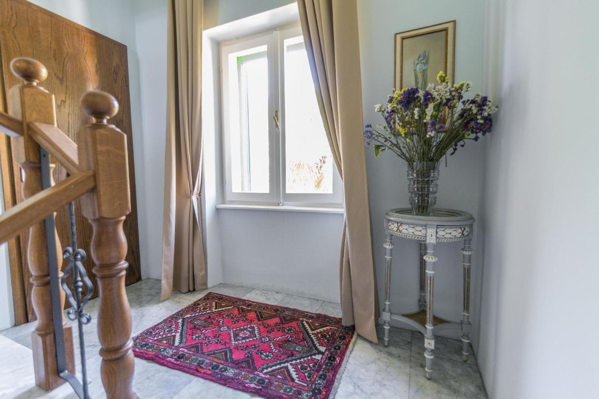 Ferienwohnung in einer Villa mit Terrasse und Meerblick