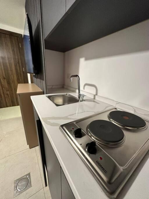 Stylish Luxe Apartment F/R 0005 view 5