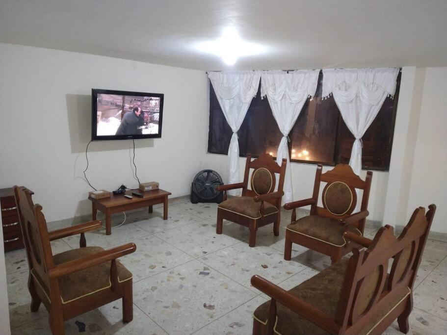 Zona Rosa Barrio Granada - Apartamento grande y cómodo - Cozy large apartment Near tourist attractions