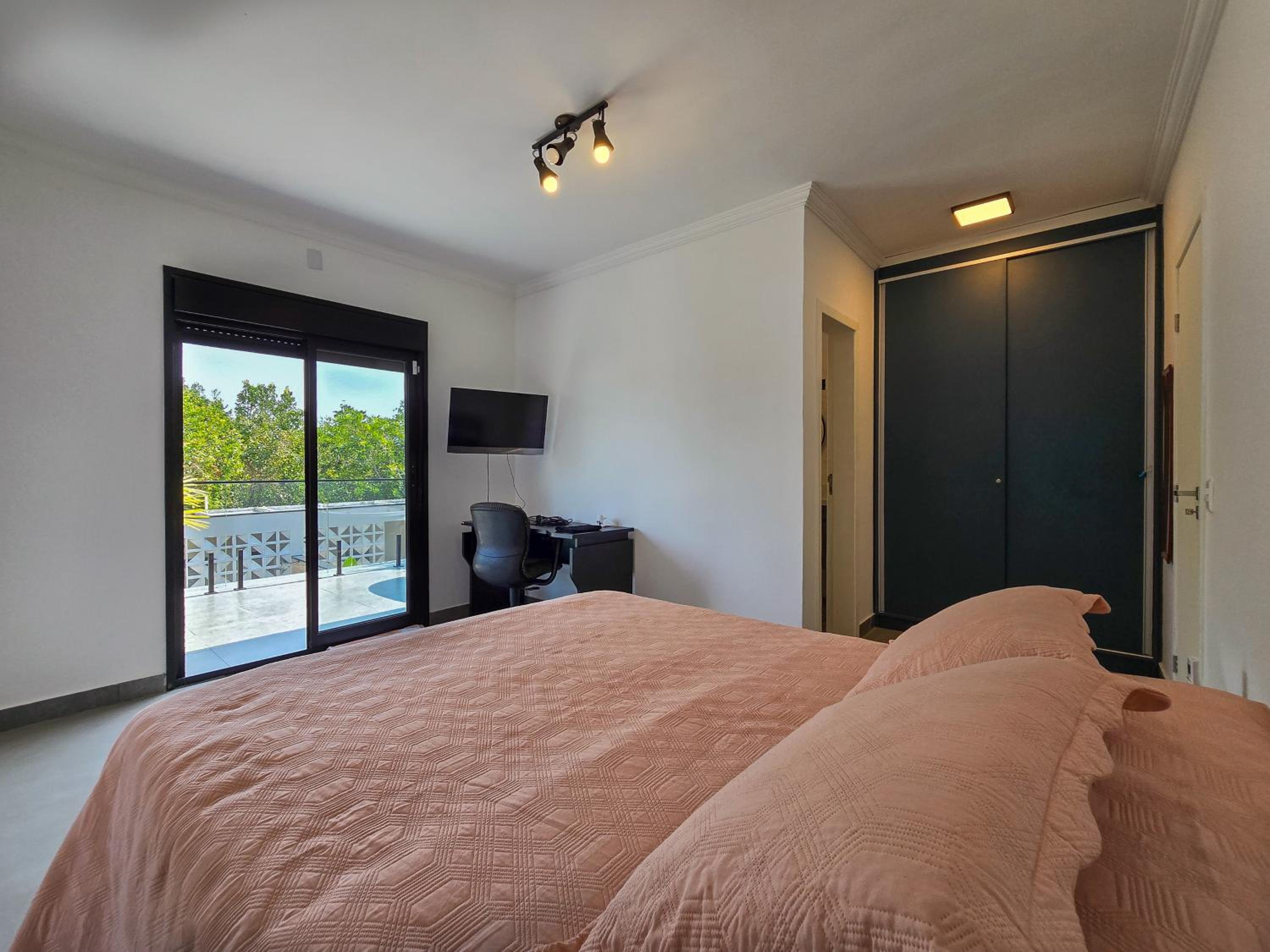 Casa Alto Padrão em condomínio - Paraíso no Jardim São Lourenço ao lado da Riviera