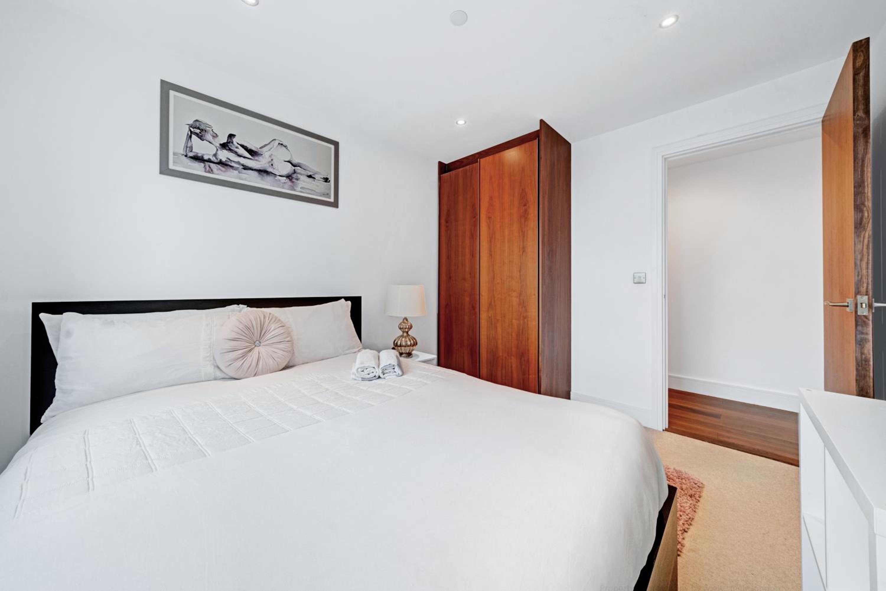 3Bed 2Bath Apartment with High Rise View London Canary Wharf