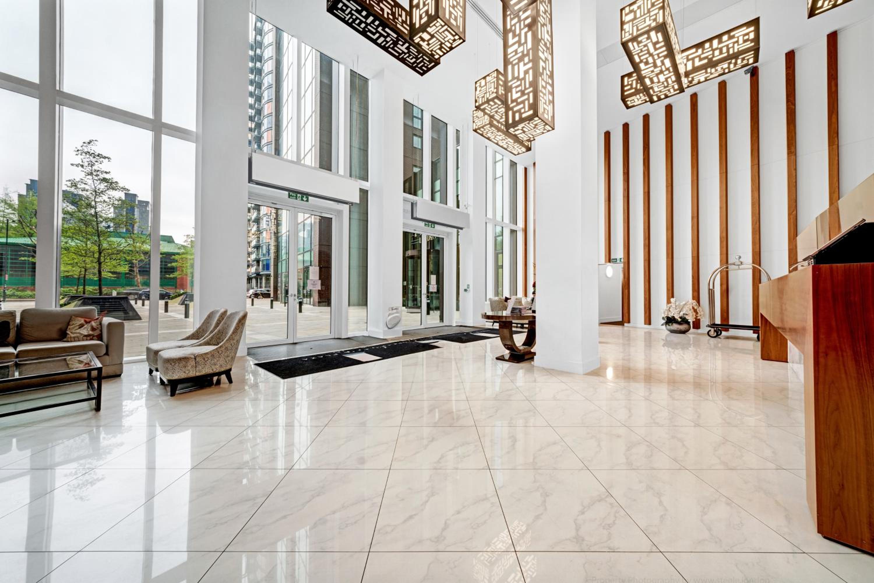 3Bed 2Bath Apartment with High Rise View London Canary Wharf