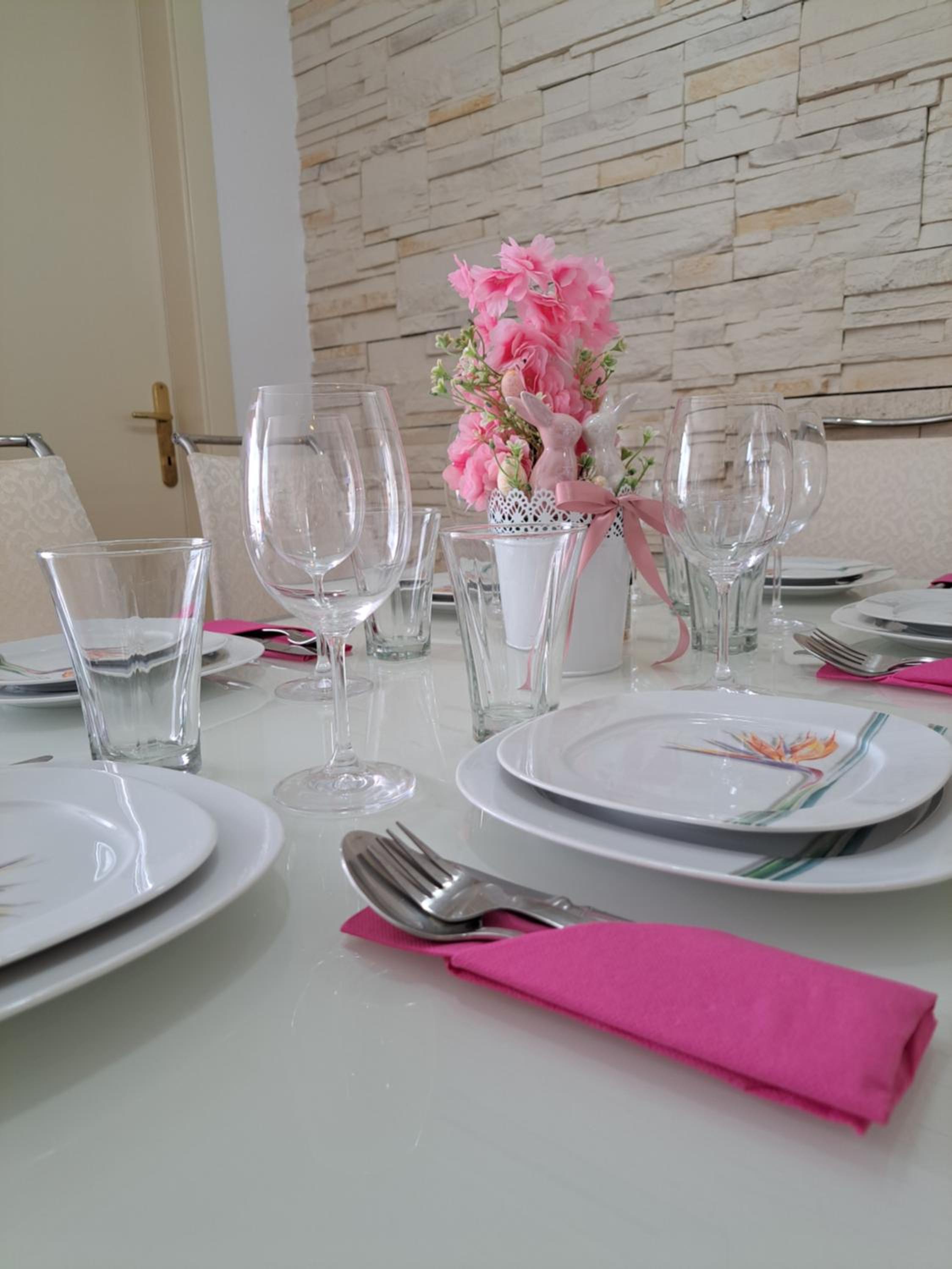 Apartment Holiday in Split, near the old town, three rooms, balcony, garage view 3