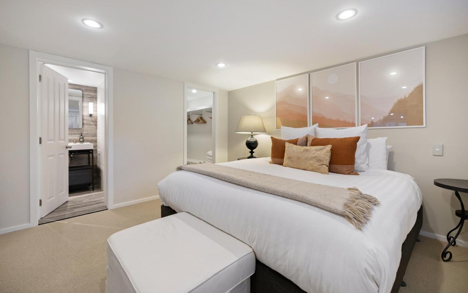Aroha Homestead Luxury Holiday Home by MajorDomo view 2
