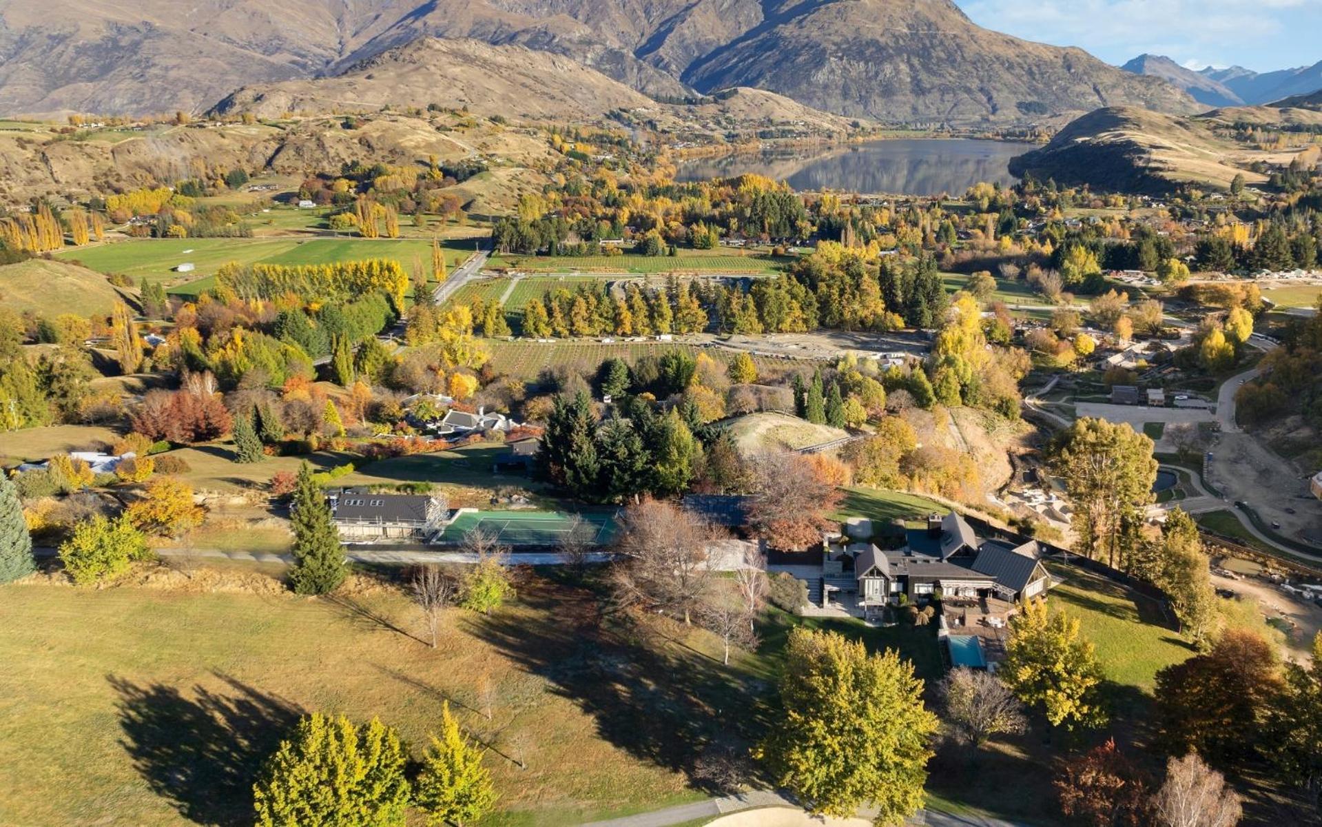 Aroha Homestead Luxury Holiday Home by MajorDomo view 3